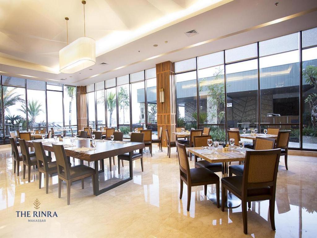 The Rinra Hotel Makassar Buitenkant foto