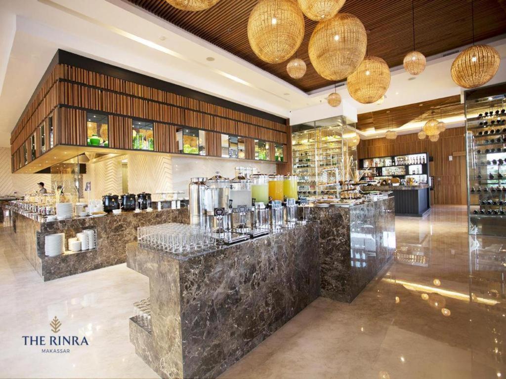 The Rinra Hotel Makassar Buitenkant foto