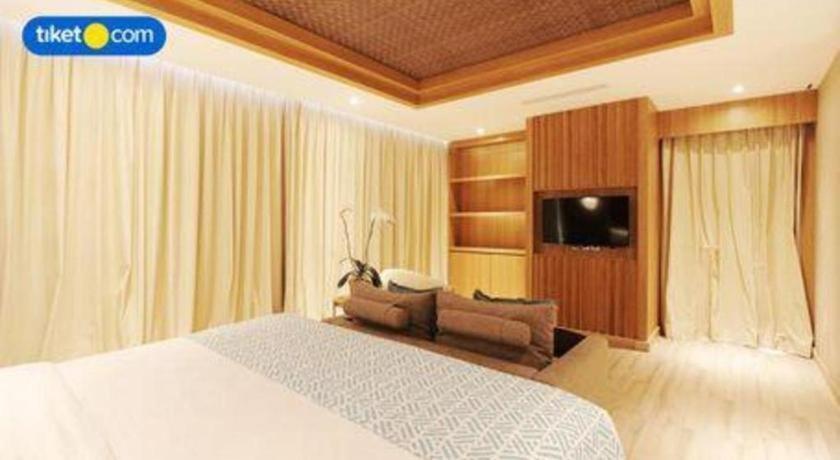 The Rinra Hotel Makassar Buitenkant foto