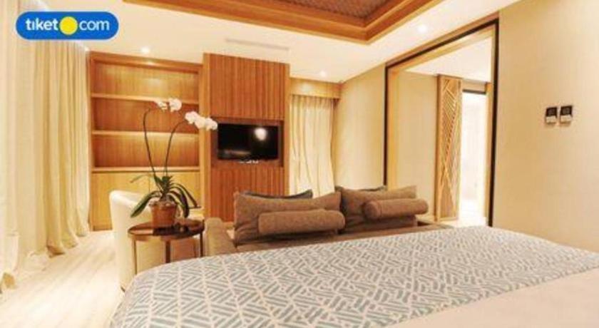 The Rinra Hotel Makassar Buitenkant foto