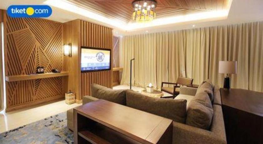 The Rinra Hotel Makassar Buitenkant foto