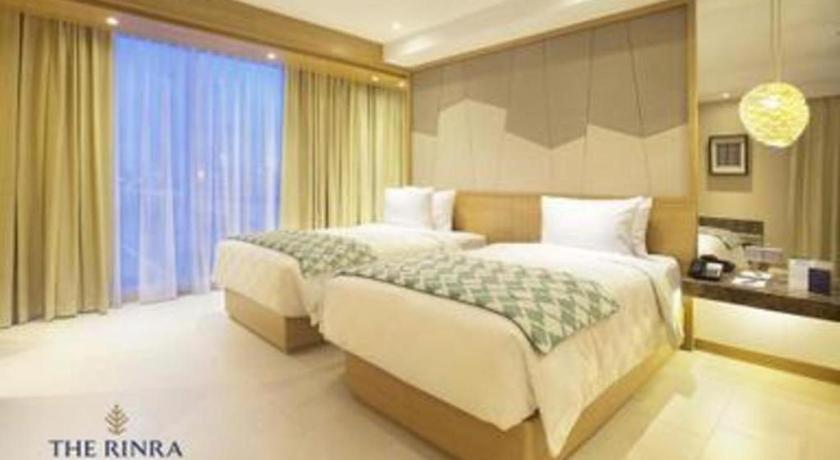 The Rinra Hotel Makassar Buitenkant foto