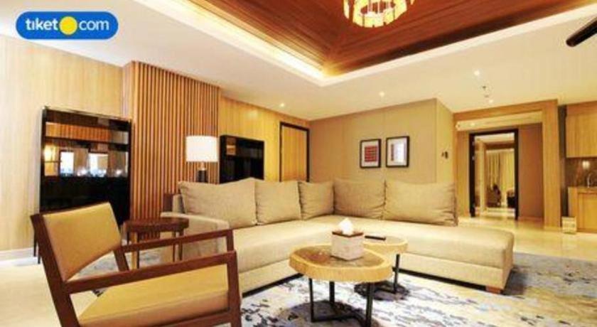 The Rinra Hotel Makassar Buitenkant foto