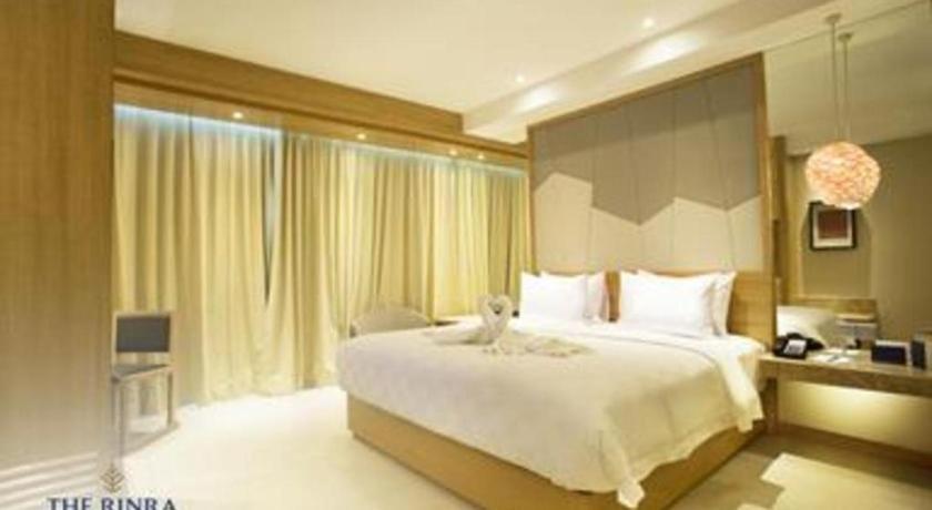 The Rinra Hotel Makassar Buitenkant foto
