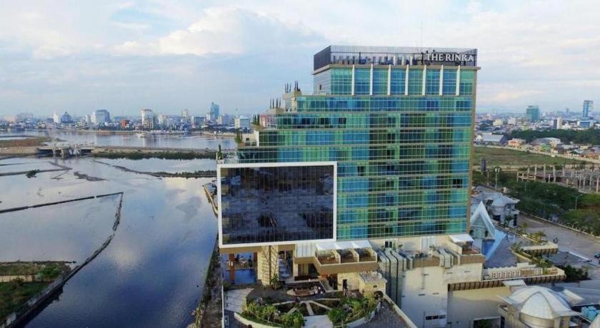 The Rinra Hotel Makassar Buitenkant foto