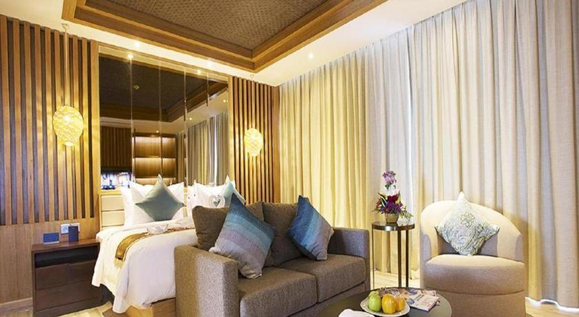 The Rinra Hotel Makassar Buitenkant foto