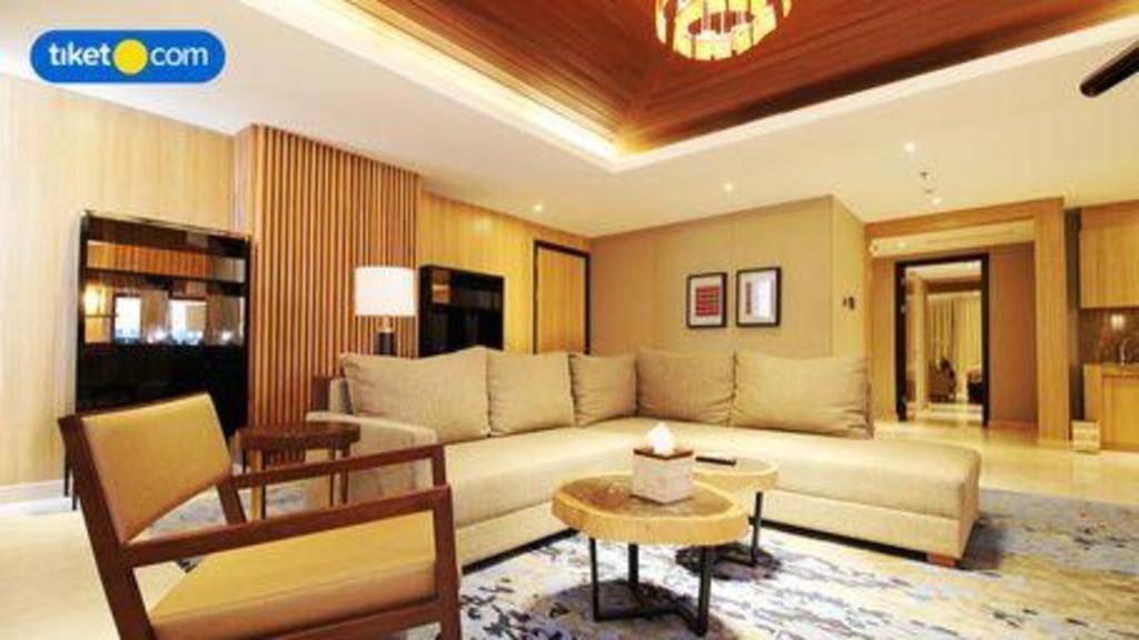 The Rinra Hotel Makassar Buitenkant foto