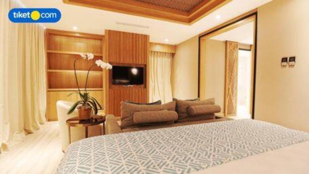 The Rinra Hotel Makassar Buitenkant foto